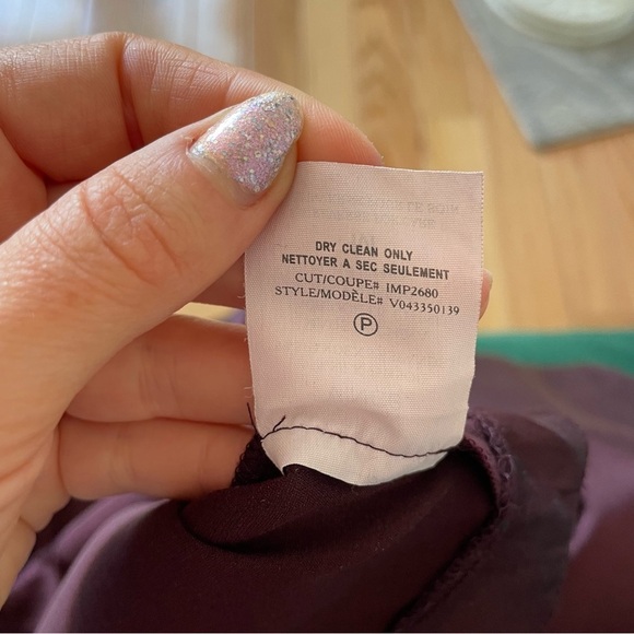 VINCE V-Neck Knee-Length Stretch Silk Ruffle Burgundy Purple Shift Dress EUC M - Picture 12 of 12